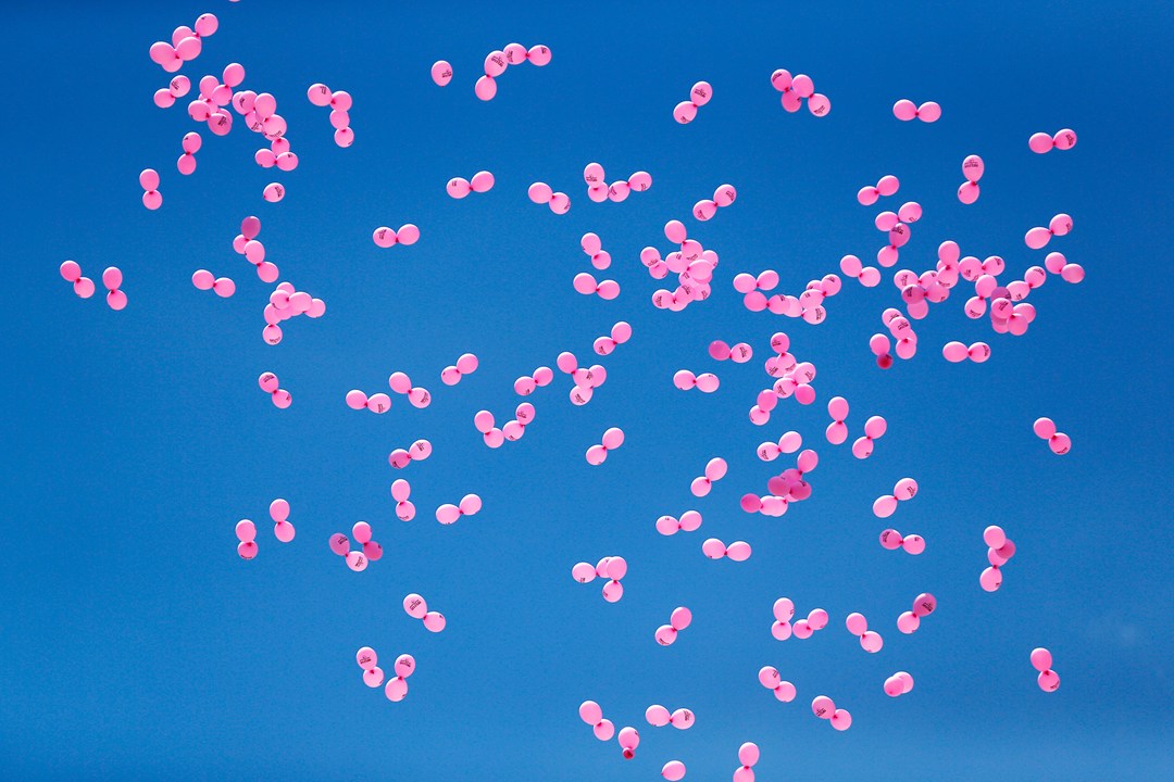 Pink-Balloons-Vogue-4Dec15-Getty_b_1080x720