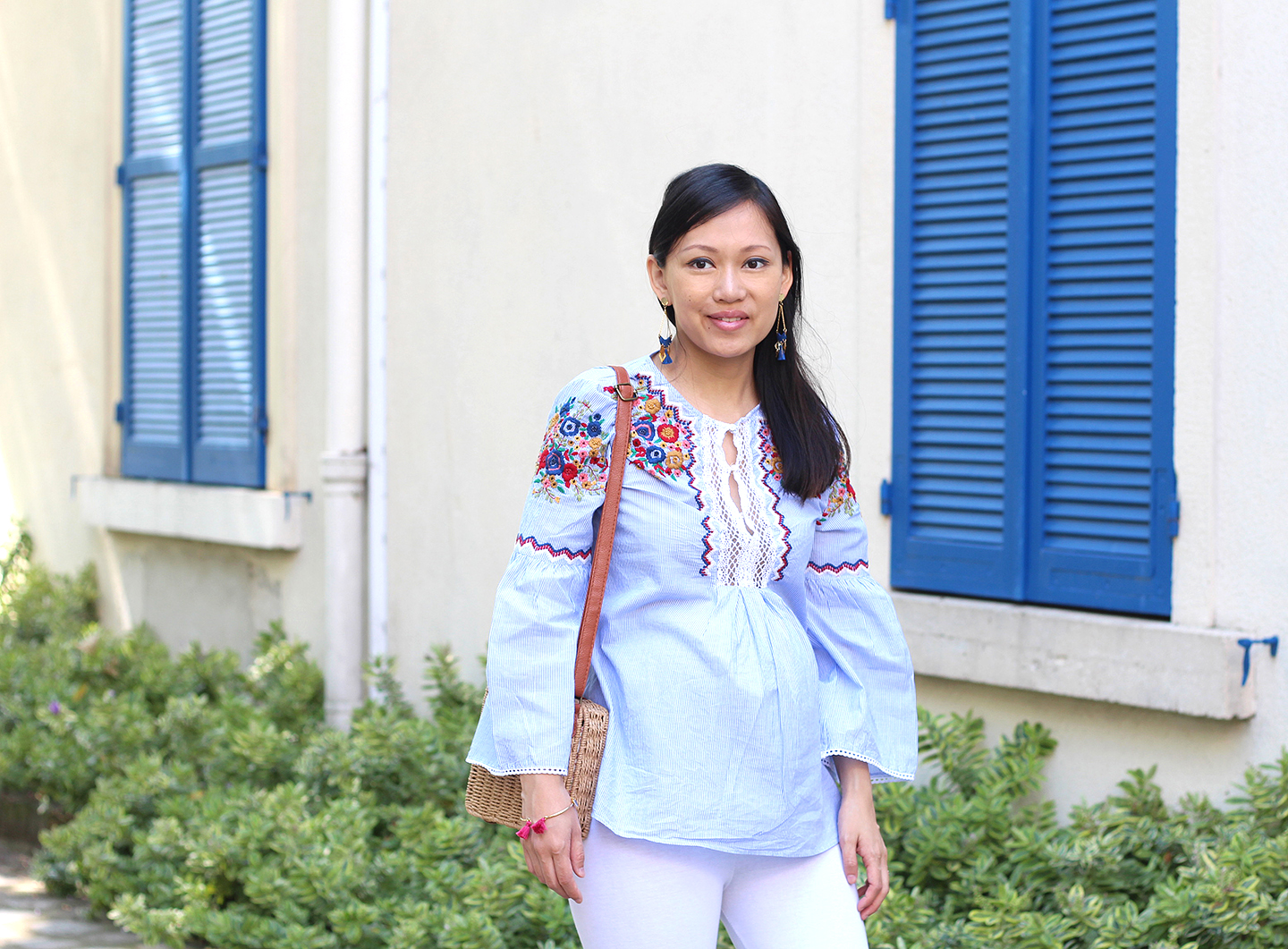 petite and so what - tenue ethnique - blouse brodee fleurs Zara 2
