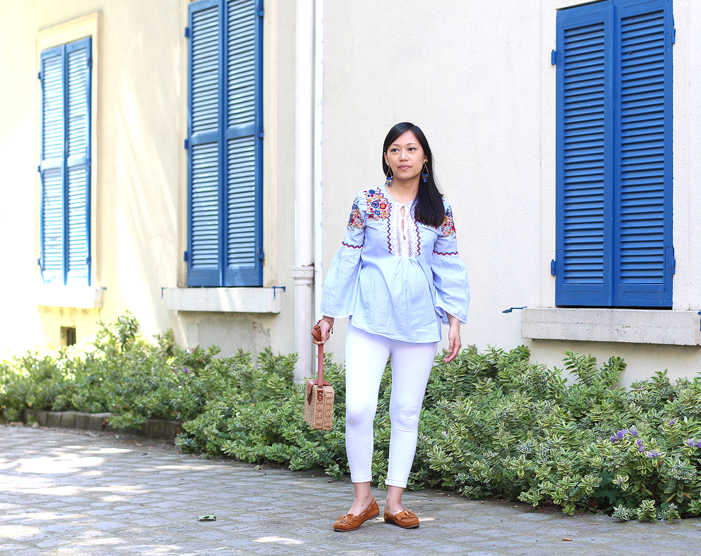 petite and so what - tenue ethnique - blouse brodee fleurs Zara 3