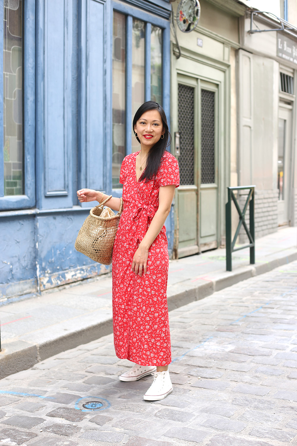 petite-and-so-what-porter-la-robe-longue-femme-petite