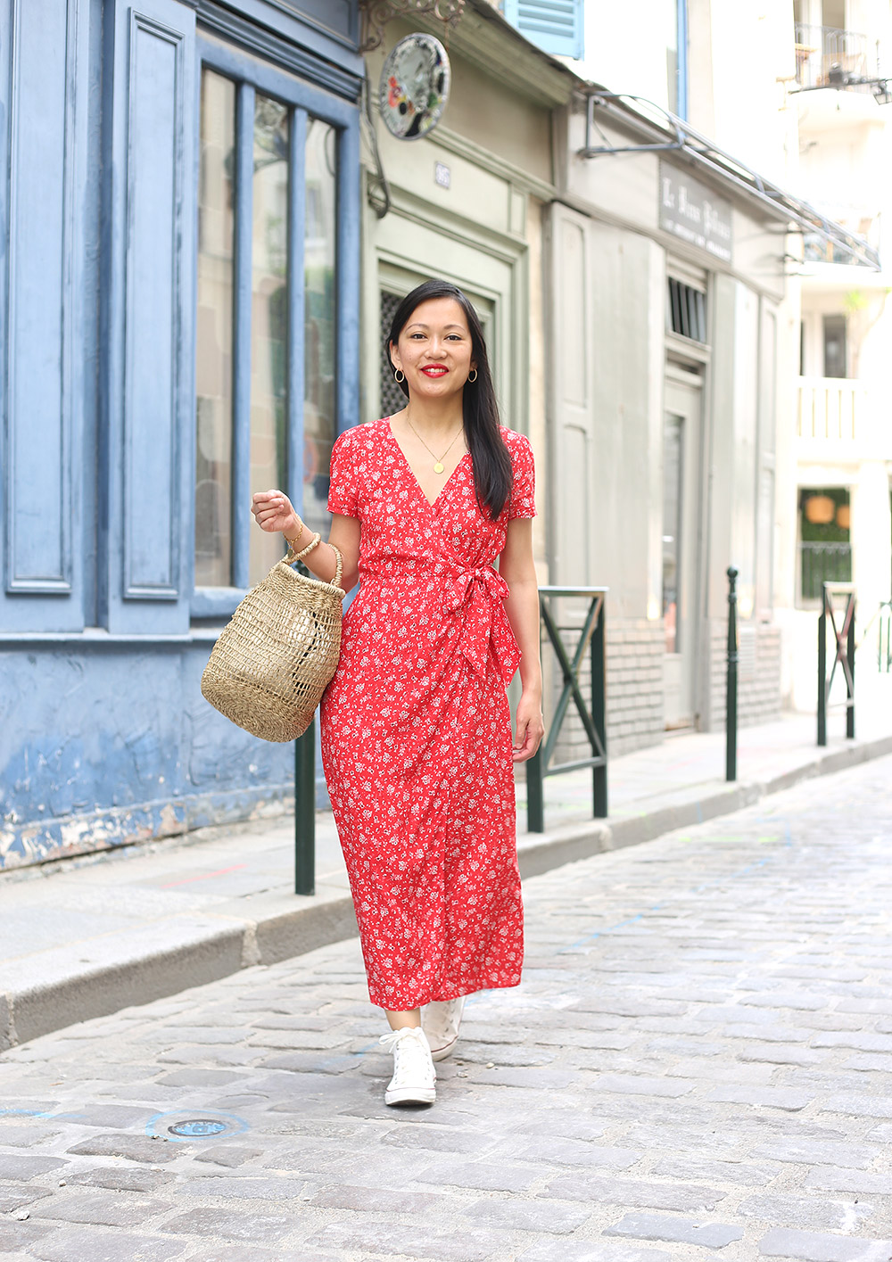 petite-and-so-what-porter-la-robe-longue-femme-petite